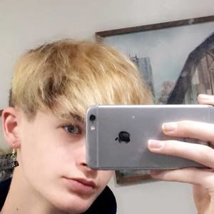 Meet your Posher, Levi